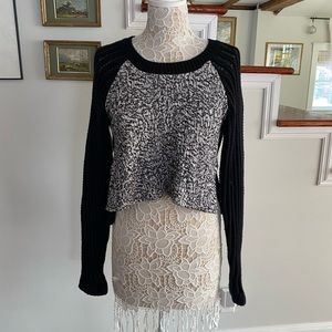 ELIZABETH AND JAMES Crop Crewneck Black and White Solid Black Back M